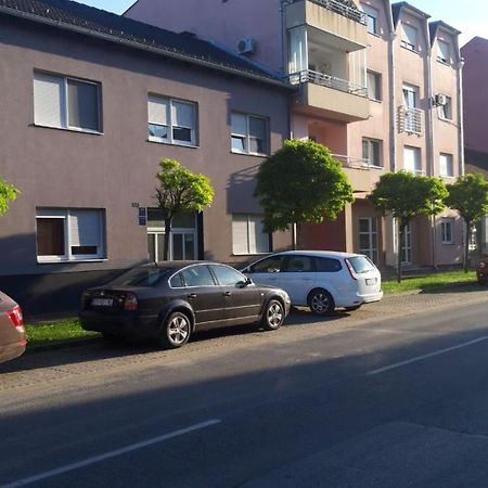 Apartment Eurho Osijek Exteriör bild