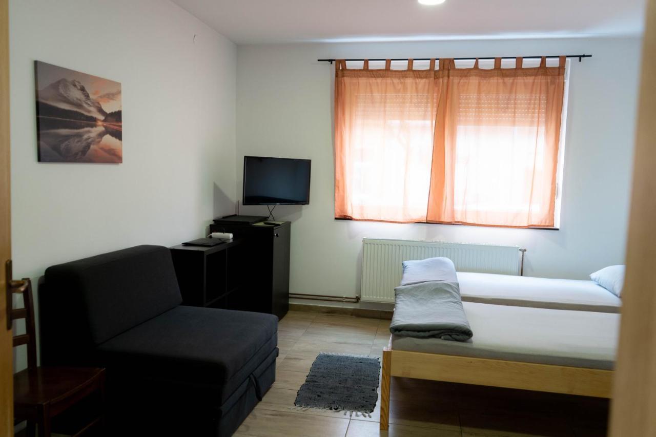 Apartment Eurho Osijek Exteriör bild